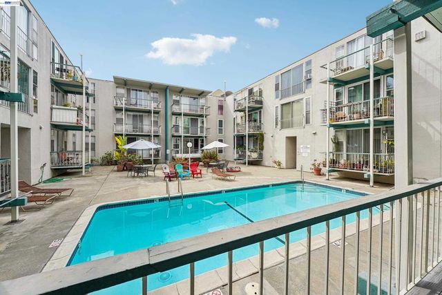 811 York St 136, Oakland, CA 94610
