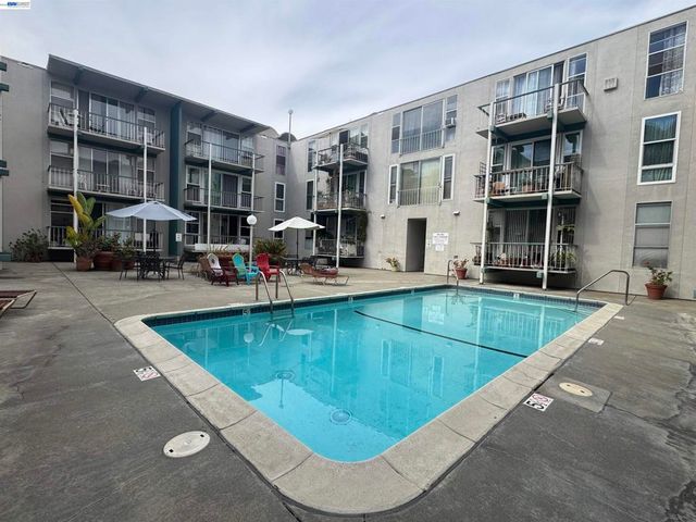 811 York St 136, Oakland, CA 94610