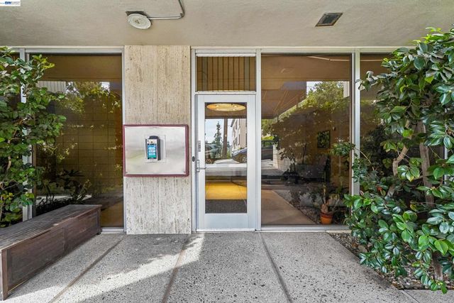 811 York St 136, Oakland, CA 94610