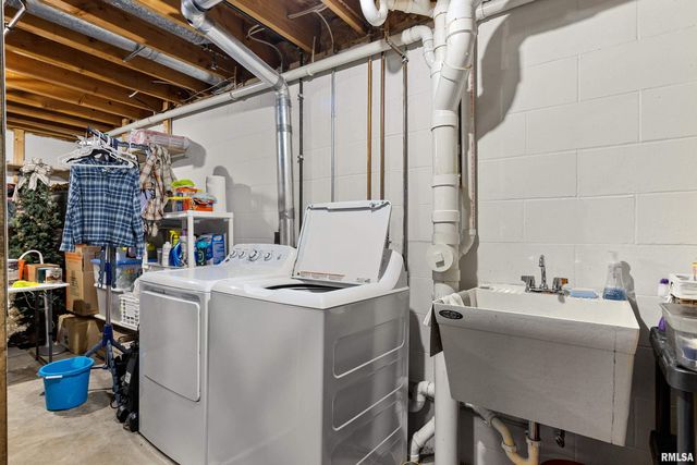 2810 W WILLOWLAKE Drive, Peoria, IL 61614