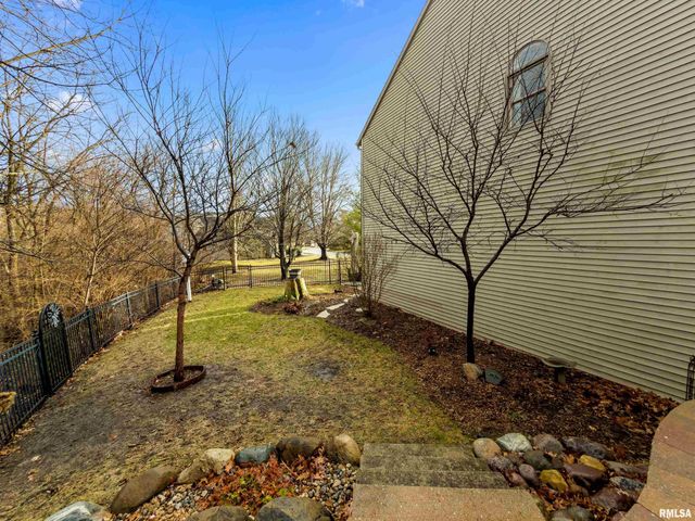 2810 W WILLOWLAKE Drive, Peoria, IL 61614