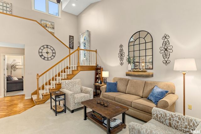 2810 W WILLOWLAKE Drive, Peoria, IL 61614