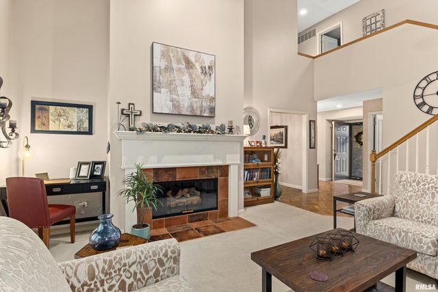 2810 W WILLOWLAKE Drive, Peoria, IL 61614