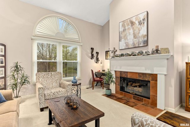 2810 W WILLOWLAKE Drive, Peoria, IL 61614