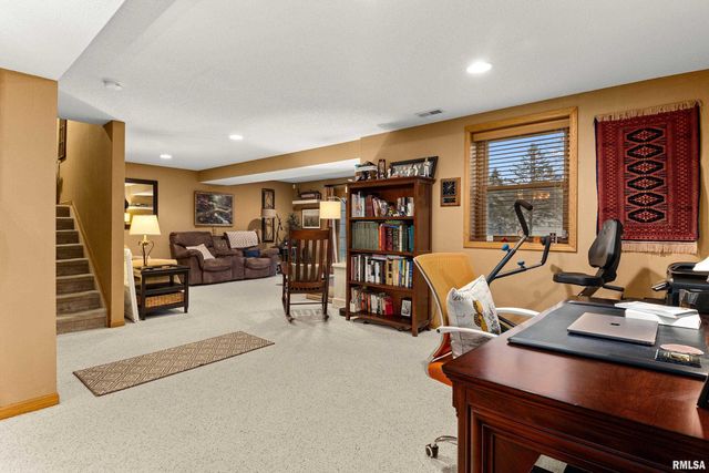 2810 W WILLOWLAKE Drive, Peoria, IL 61614