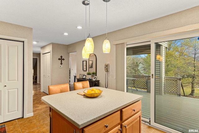 2810 W WILLOWLAKE Drive, Peoria, IL 61614