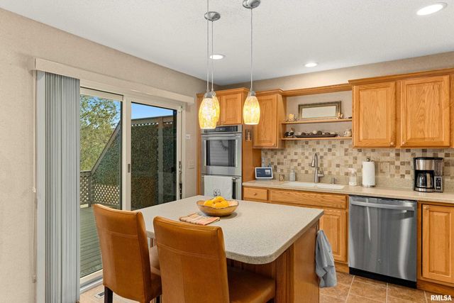 2810 W WILLOWLAKE Drive, Peoria, IL 61614