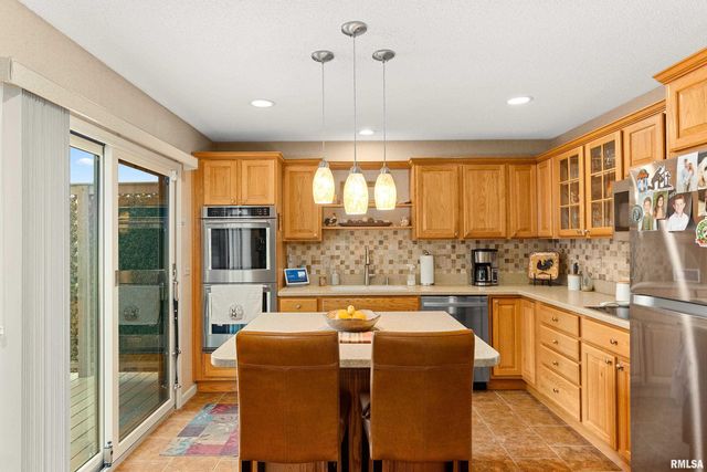 2810 W WILLOWLAKE Drive, Peoria, IL 61614