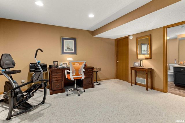 2810 W WILLOWLAKE Drive, Peoria, IL 61614