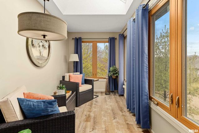 2810 W WILLOWLAKE Drive, Peoria, IL 61614