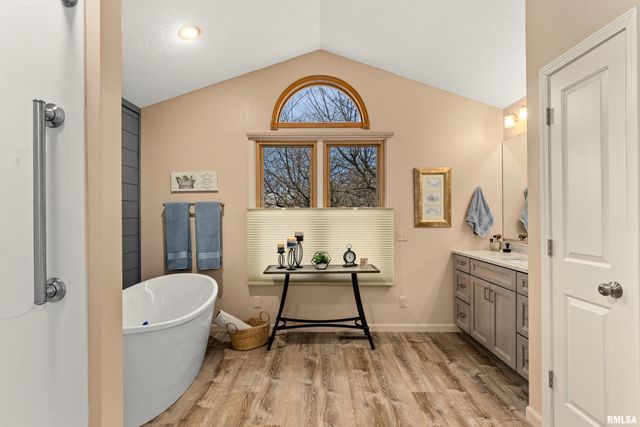 2810 W WILLOWLAKE Drive, Peoria, IL 61614