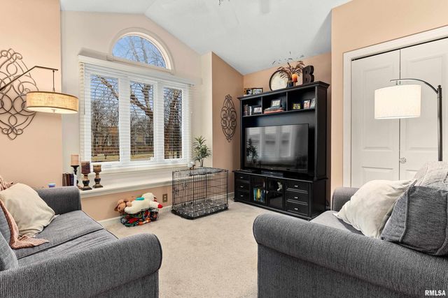 2810 W WILLOWLAKE Drive, Peoria, IL 61614