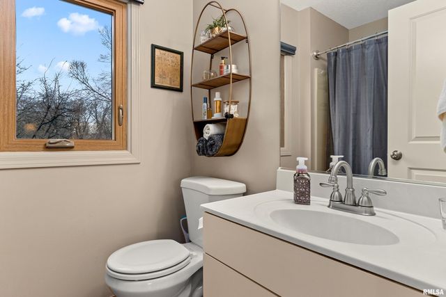 2810 W WILLOWLAKE Drive, Peoria, IL 61614