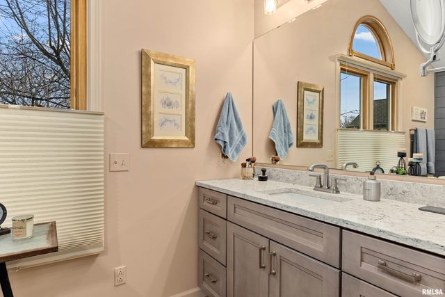 2810 W WILLOWLAKE Drive, Peoria, IL 61614