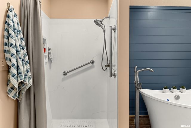 2810 W WILLOWLAKE Drive, Peoria, IL 61614