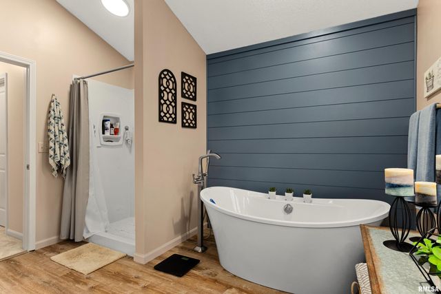 2810 W WILLOWLAKE Drive, Peoria, IL 61614