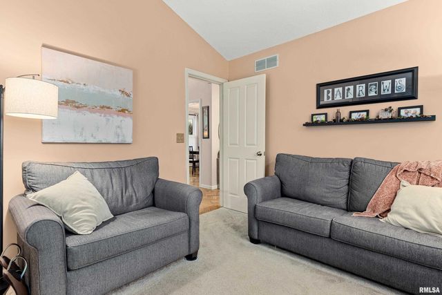 2810 W WILLOWLAKE Drive, Peoria, IL 61614