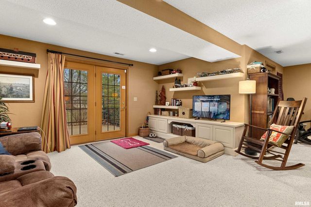 2810 W WILLOWLAKE Drive, Peoria, IL 61614