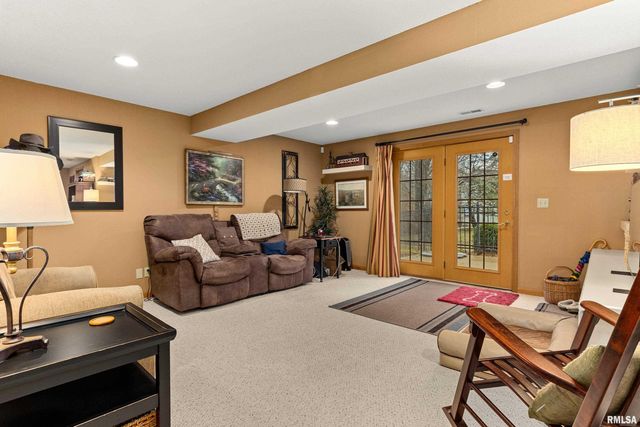 2810 W WILLOWLAKE Drive, Peoria, IL 61614