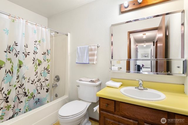 6774 28th Avenue S, Seattle, WA 98108