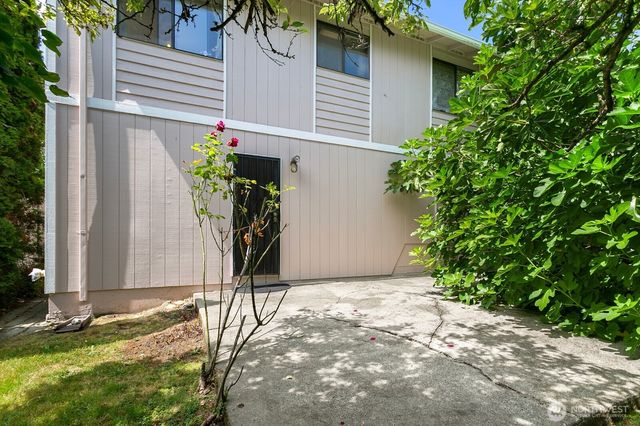 6774 28th Avenue S, Seattle, WA 98108