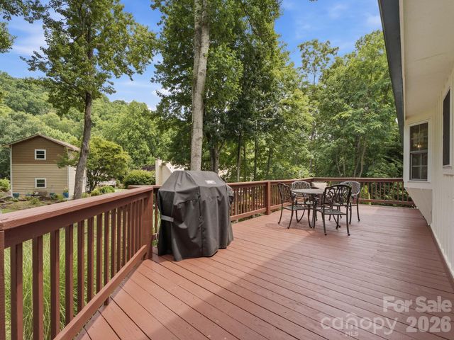 248 Brannon Forest Drive, Waynesville, NC 28785