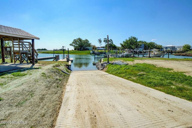 117 Center Drive, Hampstead, NC 28443