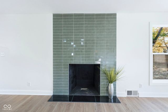 6828 Grosvenor Place, Indianapolis, IN 46220