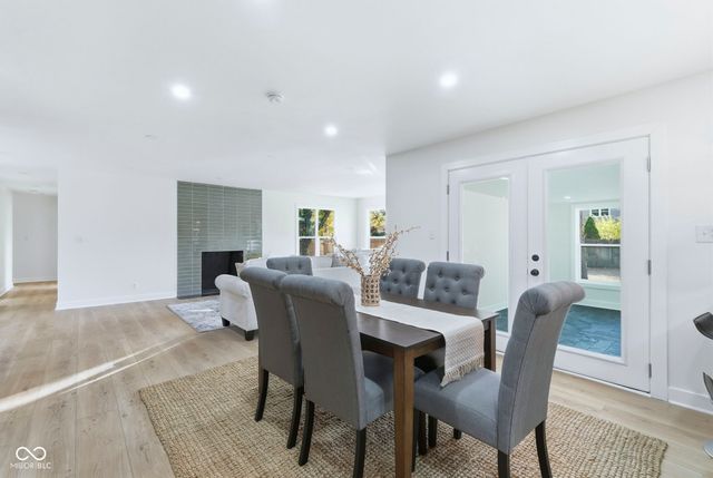 6828 Grosvenor Place, Indianapolis, IN 46220