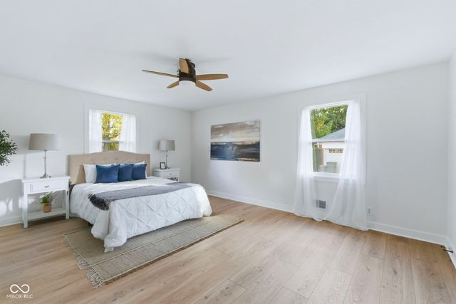 6828 Grosvenor Place, Indianapolis, IN 46220