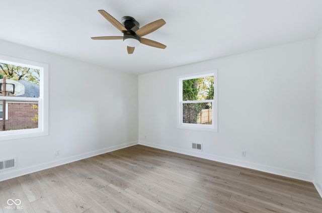 6828 Grosvenor Place, Indianapolis, IN 46220