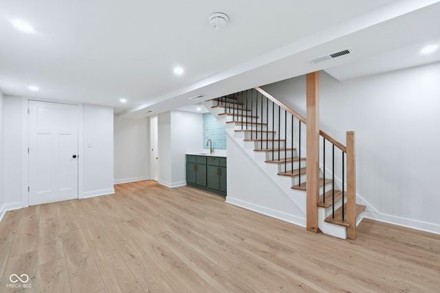 6828 Grosvenor Place, Indianapolis, IN 46220