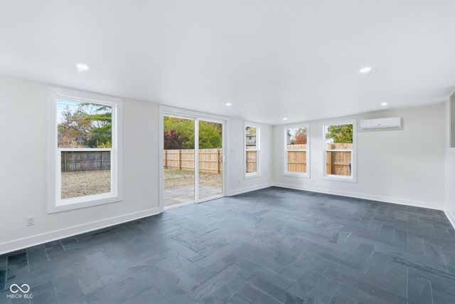 6828 Grosvenor Place, Indianapolis, IN 46220