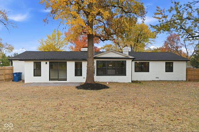 6828 Grosvenor Place, Indianapolis, IN 46220