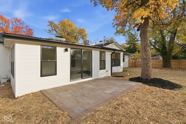 6828 Grosvenor Place, Indianapolis, IN 46220