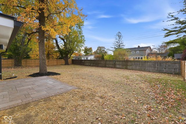 6828 Grosvenor Place, Indianapolis, IN 46220