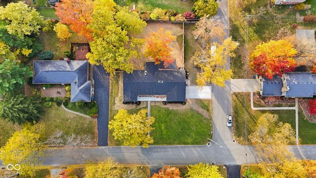 6828 Grosvenor Place, Indianapolis, IN 46220