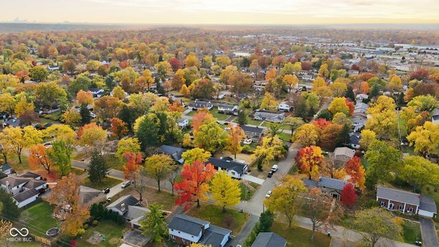 6828 Grosvenor Place, Indianapolis, IN 46220