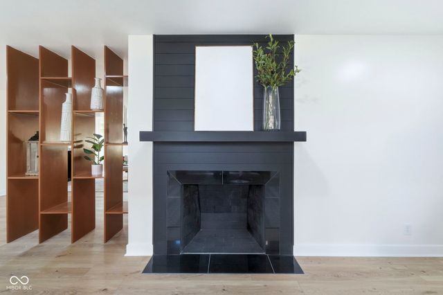 6828 Grosvenor Place, Indianapolis, IN 46220