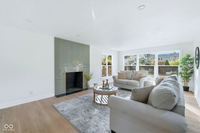 6828 Grosvenor Place, Indianapolis, IN 46220