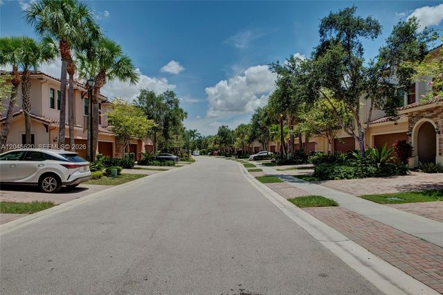 142 SW 127th Terrace, Plantation, FL 33325