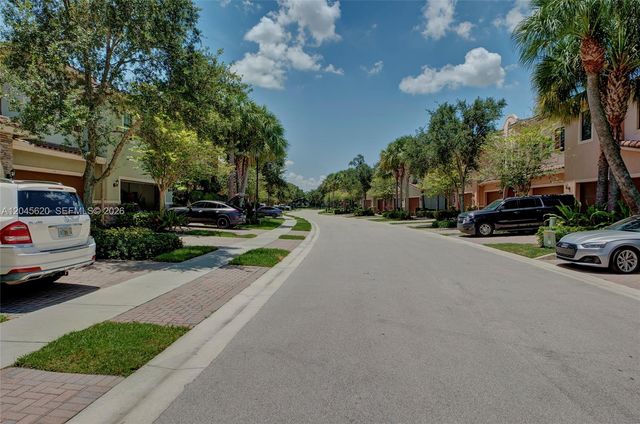 142 SW 127th Terrace, Plantation, FL 33325