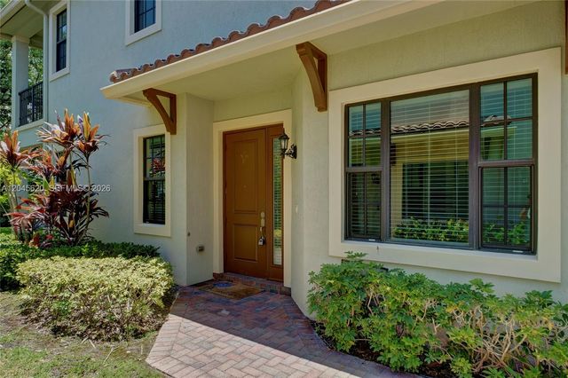 142 SW 127th Terrace, Plantation, FL 33325