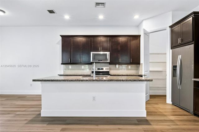 142 SW 127th Terrace, Plantation, FL 33325