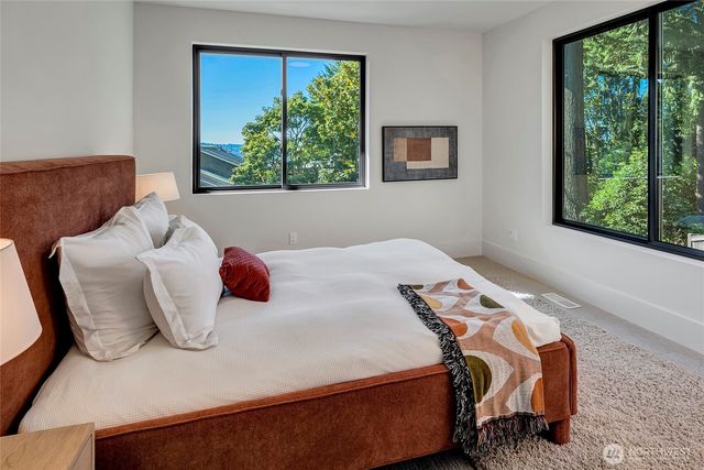 6950 SE Maker Street, Mercer Island, WA 98040