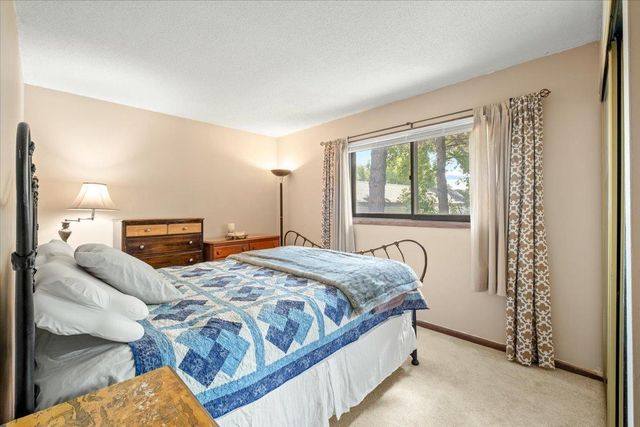 5530 E Bavarian Pass, Fridley, MN 55432