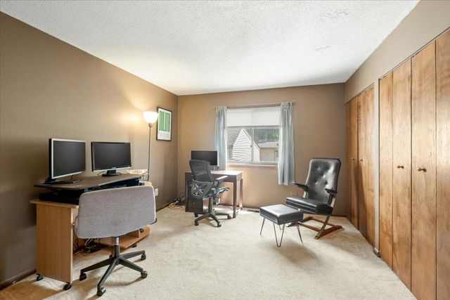 5530 E Bavarian Pass, Fridley, MN 55432