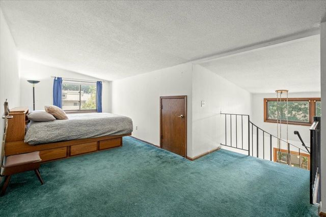 5530 E Bavarian Pass, Fridley, MN 55432