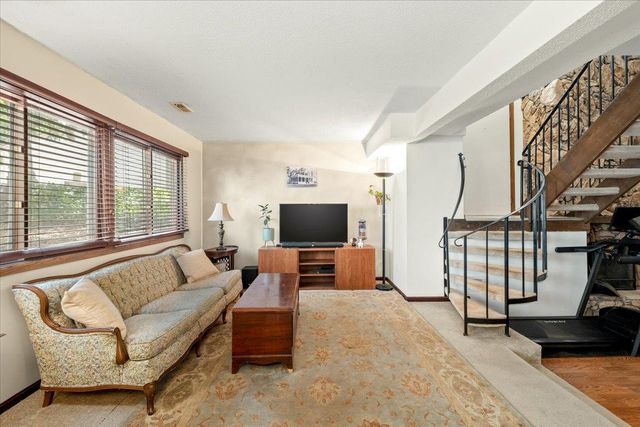 5530 E Bavarian Pass, Fridley, MN 55432