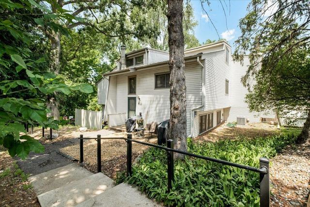 5530 E Bavarian Pass, Fridley, MN 55432